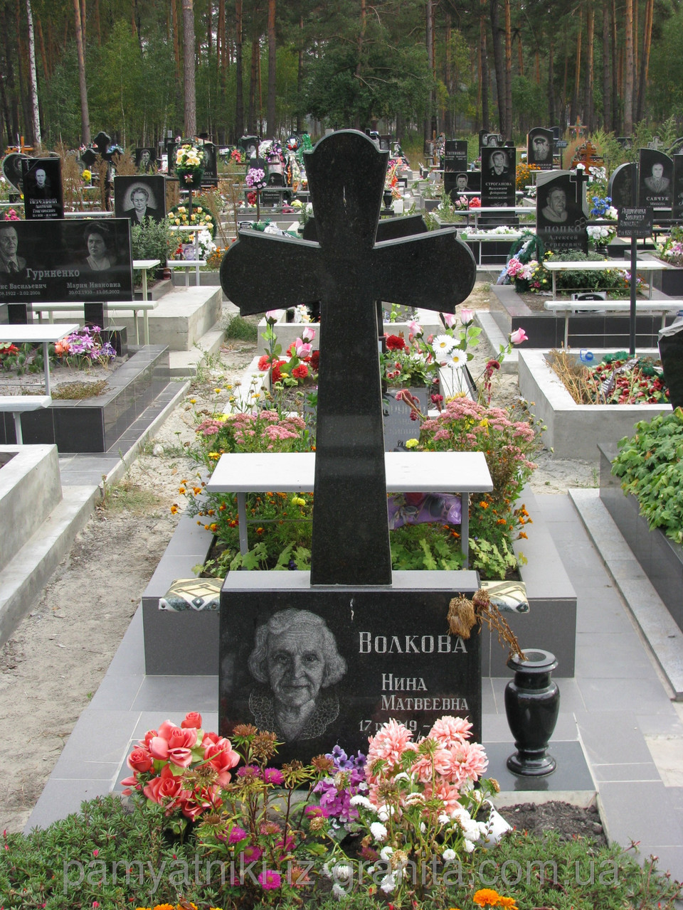 Памятник крест для бабушки на могилу